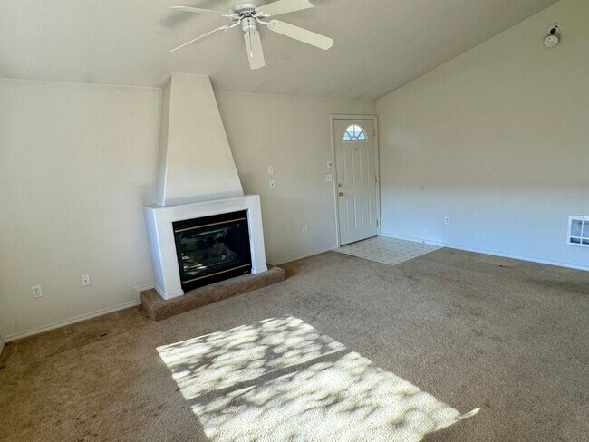Building Photo - 516 NE Negus Loop