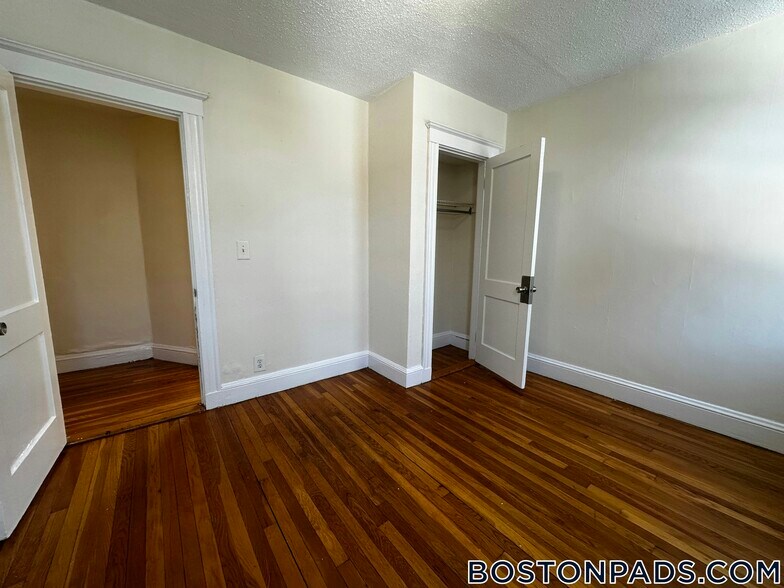 Building Photo - 5 Barrows St