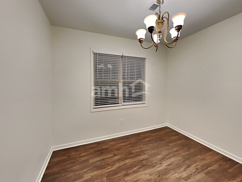 Building Photo - 308 Downing Creek Trl