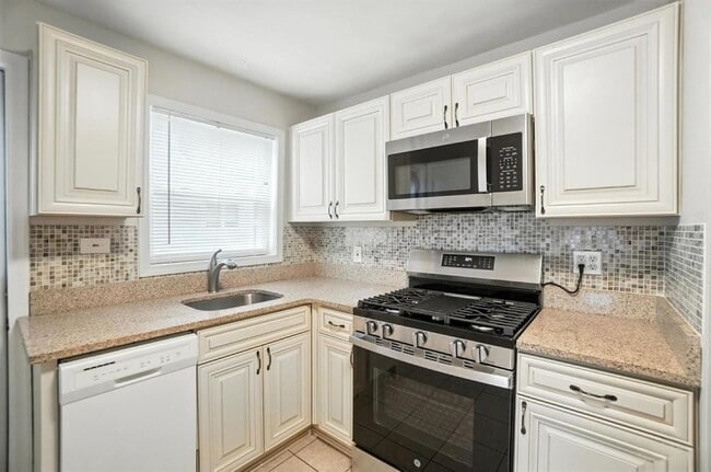 Building Photo - Saint Johns Terrace