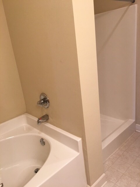 Building Photo - Beautiful Townhome in Arbor Lakes!