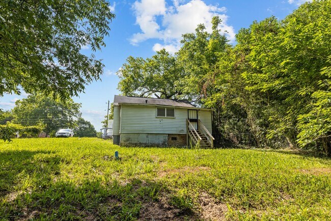Building Photo - Charming 2 Bedroom, 2 Bathroom house