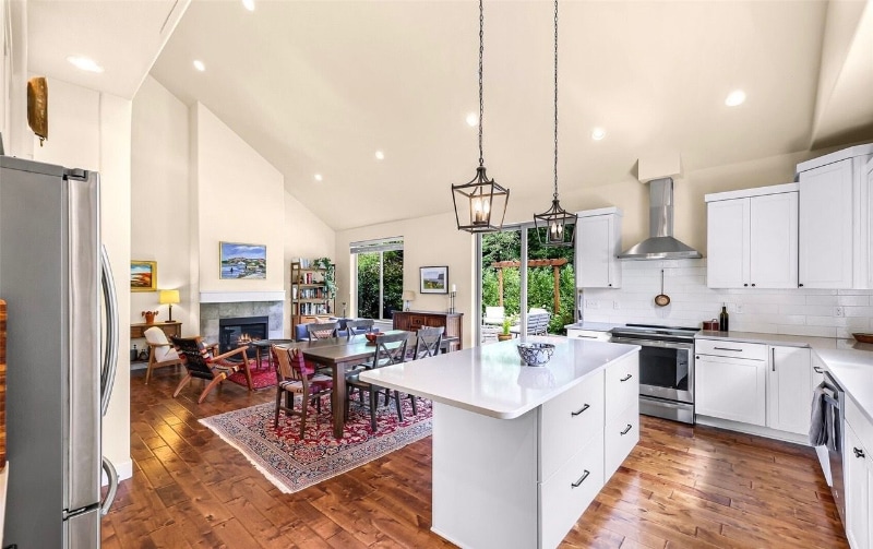 Building Photo - 697 Chuckanut Dr N