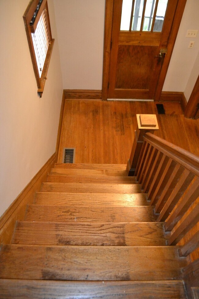 Building Photo - Historic Downtown Single Family Home for R...