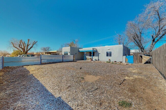 Building Photo - Charming NE Heights 3 Bedroom 2 Bath