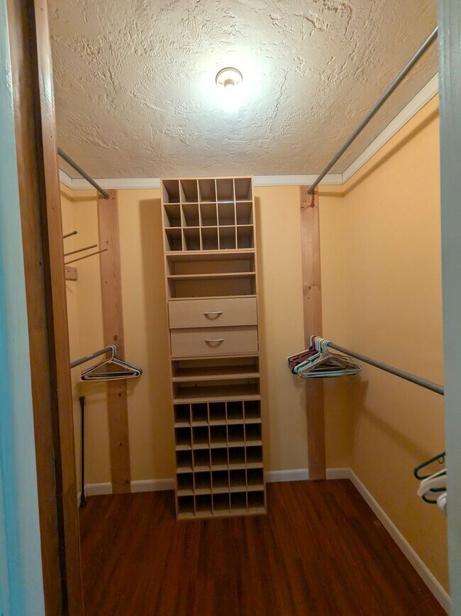 Building Photo - Lovely large 2/2/1 in Beverly HIlls