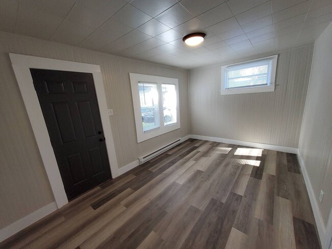 Building Photo - 520 14th Ave