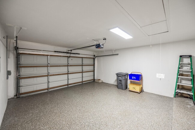 Building Photo - 11204 Cloverleaf Cir