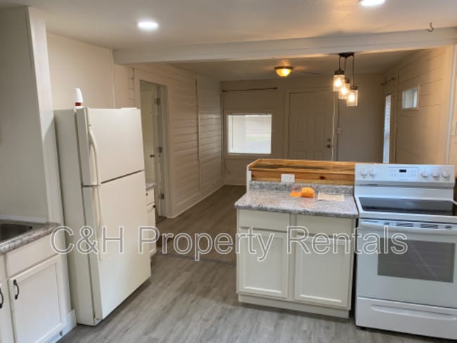 Building Photo - 711 N 26th St