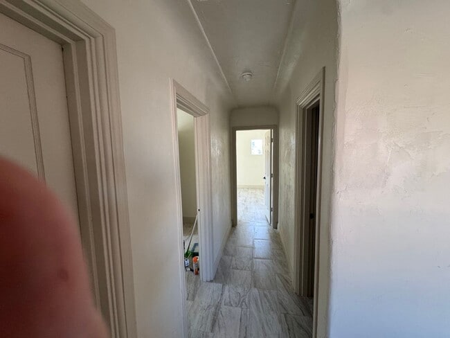 Building Photo - 4 Bed 2 Bath Home