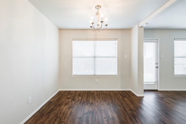 Building Photo - 7500 Lazy Spur Blvd