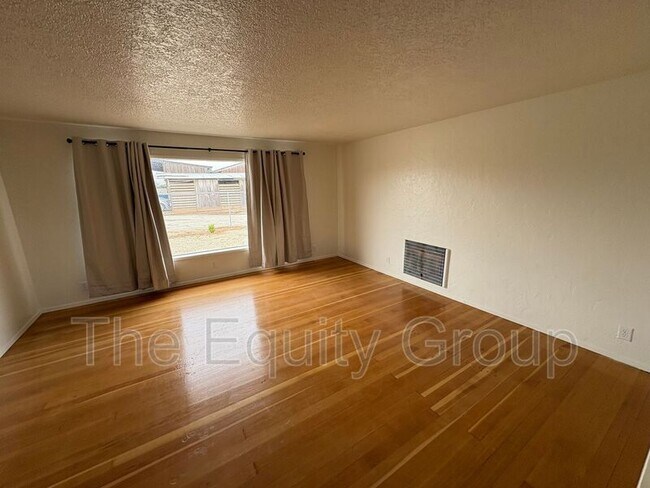 Building Photo - 14519 Avenue 416