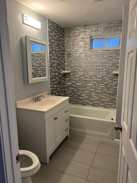 Bathroom - 49 Waverly St