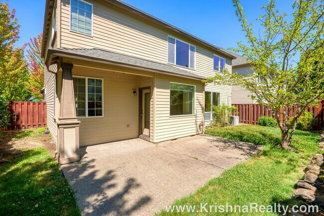 Building Photo - Beautiful 3 Bedroom | 2.5 Bathroom Single Family Home | 1 large bonus room | Located In Quiet Cas...