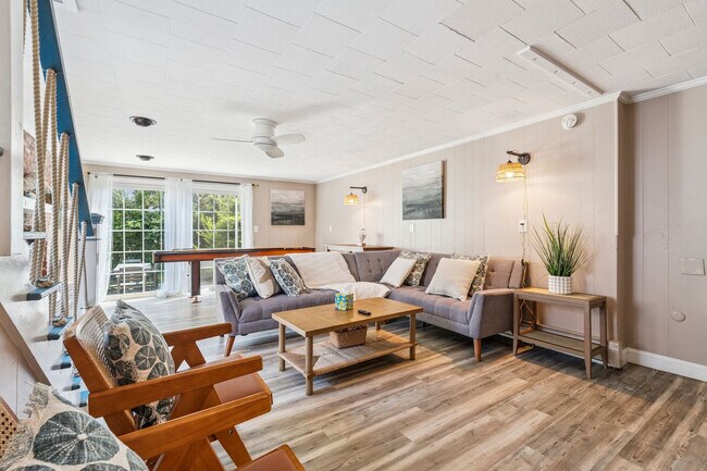 Building Photo - 2 Dover Ave