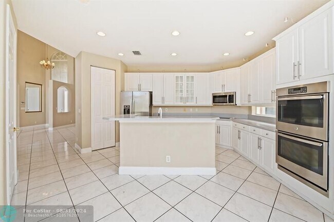 Building Photo - 11515 NW 75th Manor
