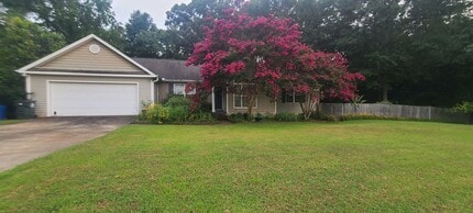 Building Photo - Large, private home in Rivercliff
