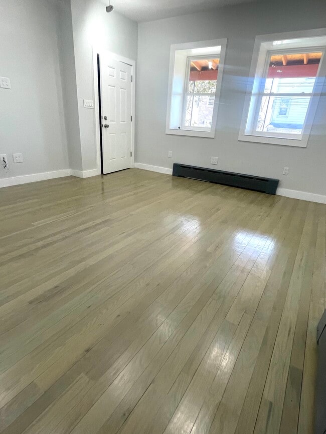 Building Photo - 25 Graves St