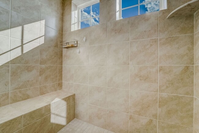 Building Photo - Luxurious 3 BR/2 Full BA & 2 Half BA EOG T...