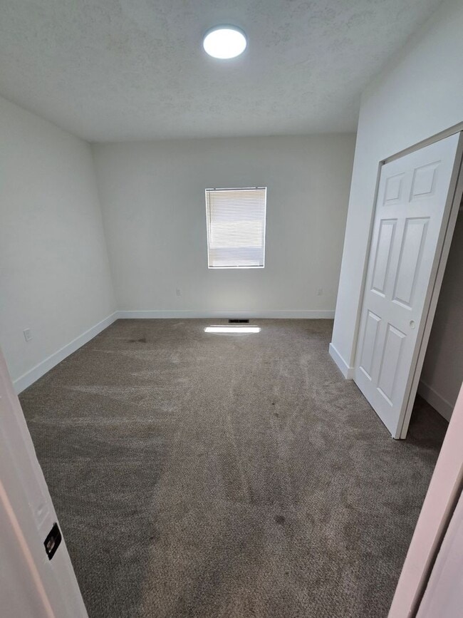 Building Photo - 3 BEDROOM SINGLE FAMILY HOME
