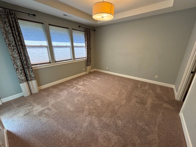 Building Photo - Beautiful Home in the Copper Creek Subdivi...