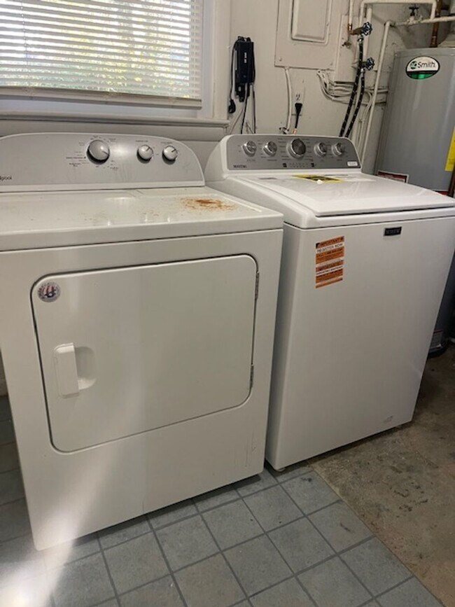 Building Photo - SINGLE FAMILY HOME IN TWINBROOK FOREST