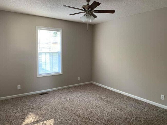 Building Photo - 2837 Teakwood Dr