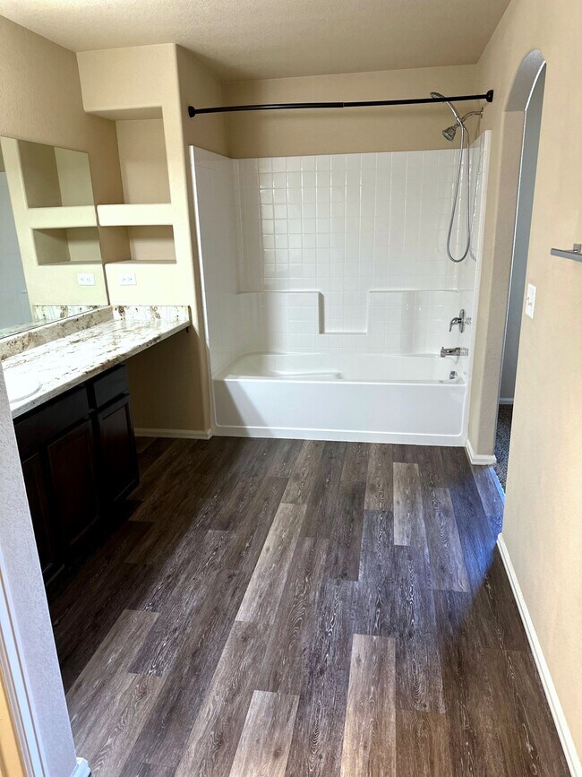 Building Photo - 1829 Final View Aly