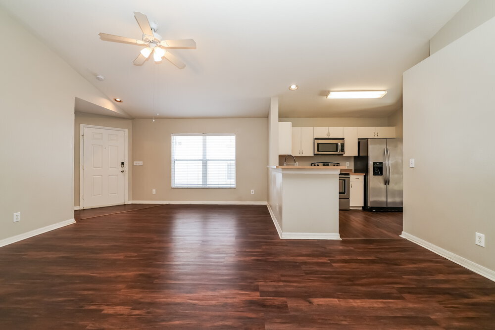 Building Photo - 10523 Lakeside Vista Dr