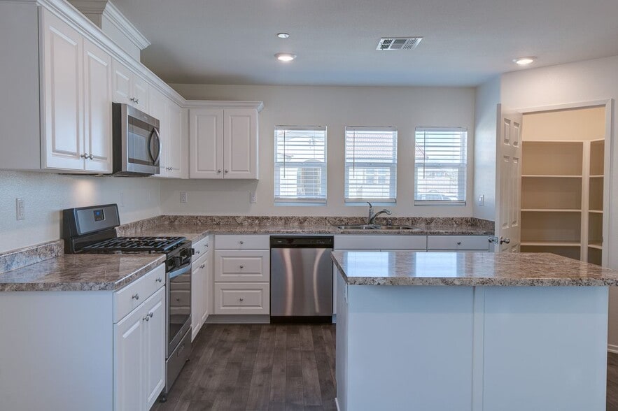 Building Photo - 67459 Rio Madre Dr