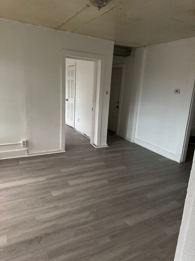 Building Photo - 10 Wood St