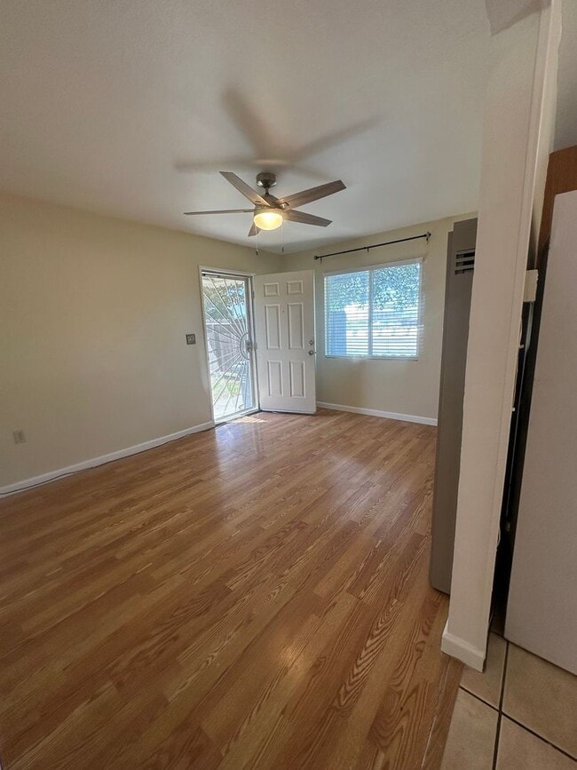 Building Photo - Cozy and Cute 1 Bedroom on Broadway!