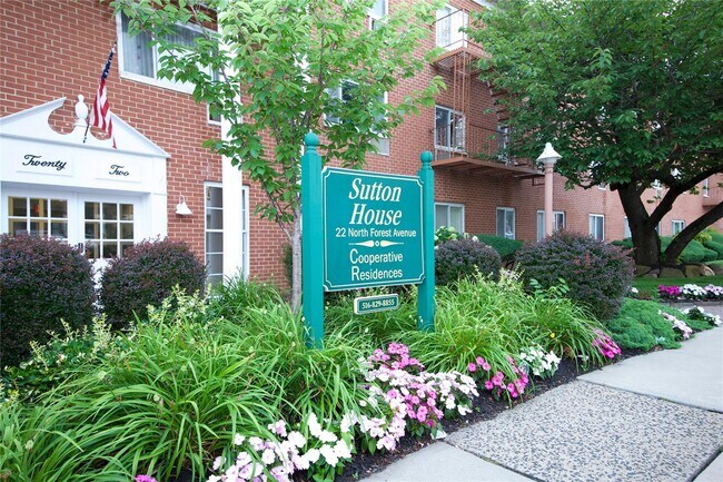 Primary Photo - 22 N Forest Ave