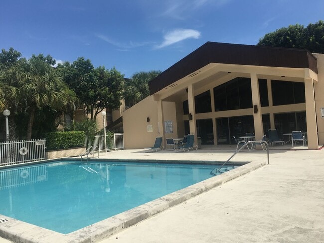 Building Photo - PROMENADE AT KENDALL LAKES - BEST PRICED 1 BEDROOM/1 BATH IN KENDALL