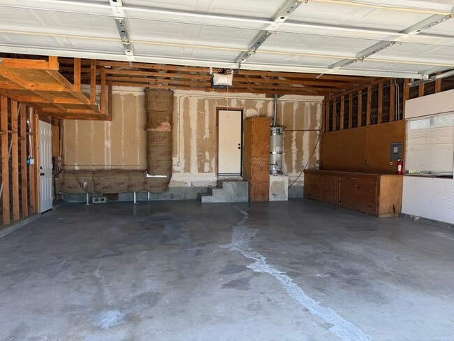 Building Photo - Beautiful 3 Bedroom House Located on Calico Lake