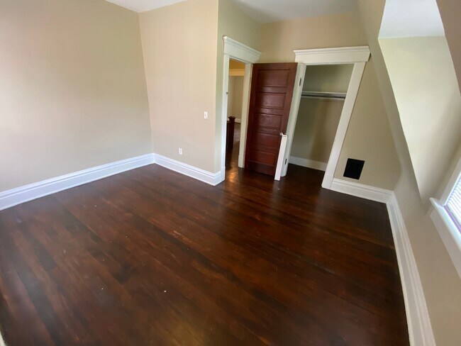 Building Photo - 426 E 15th Ave