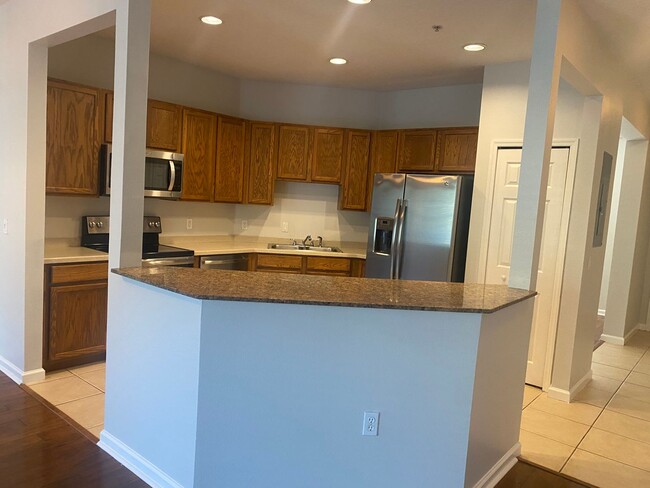Building Photo - Baldwin Park: Gorgeous 2nd Floor Condo wit...