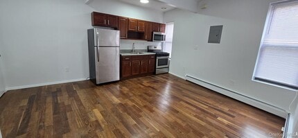 Building Photo - 60 W 184th St