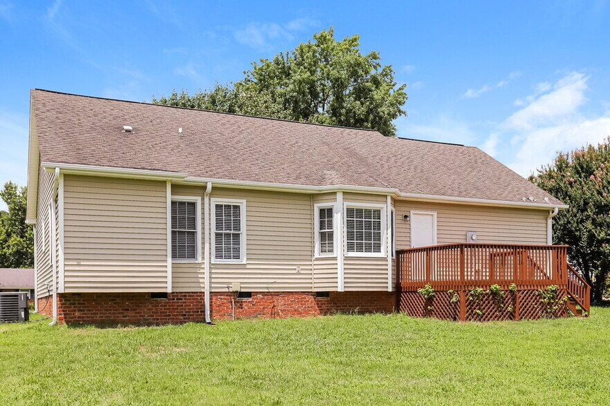 Building Photo - 235 Lorraine Dr