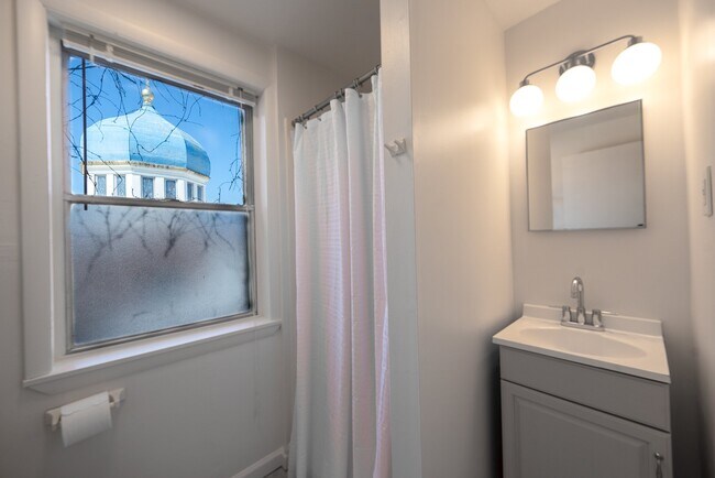 Building Photo - 455 Fairmount Ave