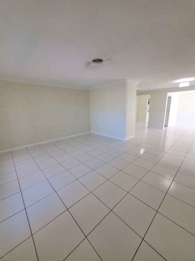 Building Photo - 3612-3614 TAYLOR ST