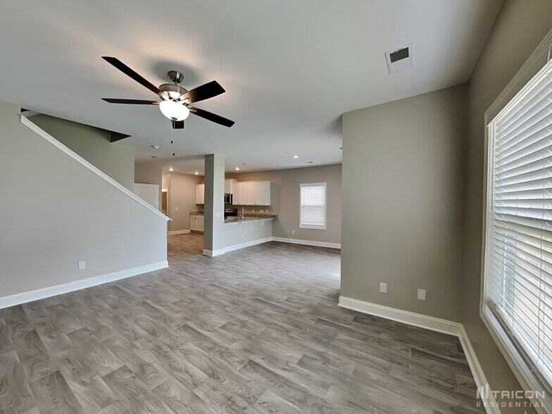 Building Photo - 1021 Crescent Moon Lp