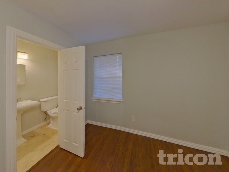 Building Photo - 126 Tharp St