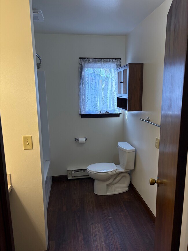 Building Photo - 309 Olsen St