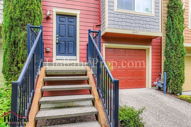 Building Photo - Wonderful 3 Bed 3 Bath Townhouse in  Hillsboro!