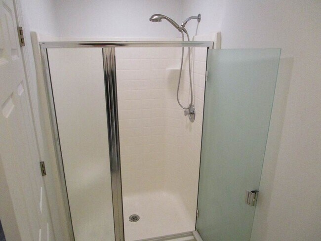 Building Photo - 3 Bedroom, 2 Bathroom Rambler located in A...