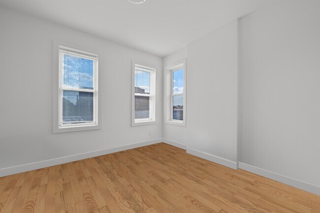 Building Photo - 409 Broadway