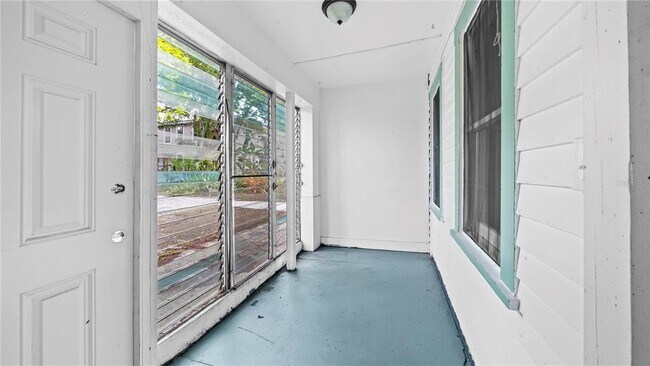 Building Photo - 750 7th Ave N