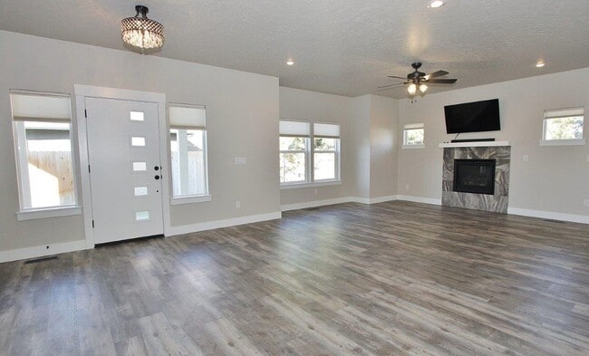 Building Photo - Immaculate North End Home