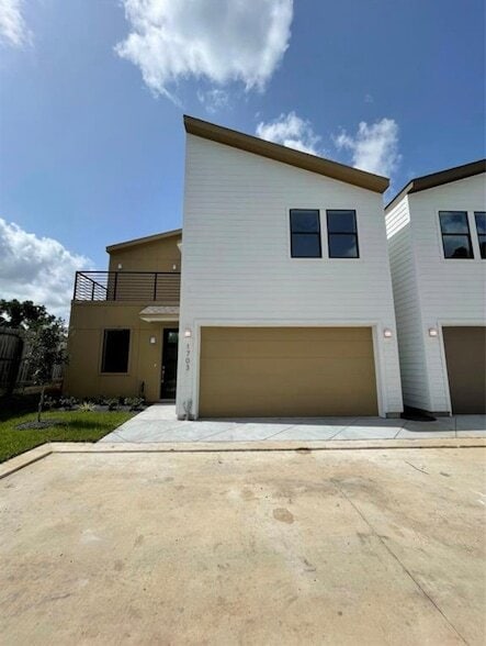 Building Photo - 1703 Cedrocanna Ln